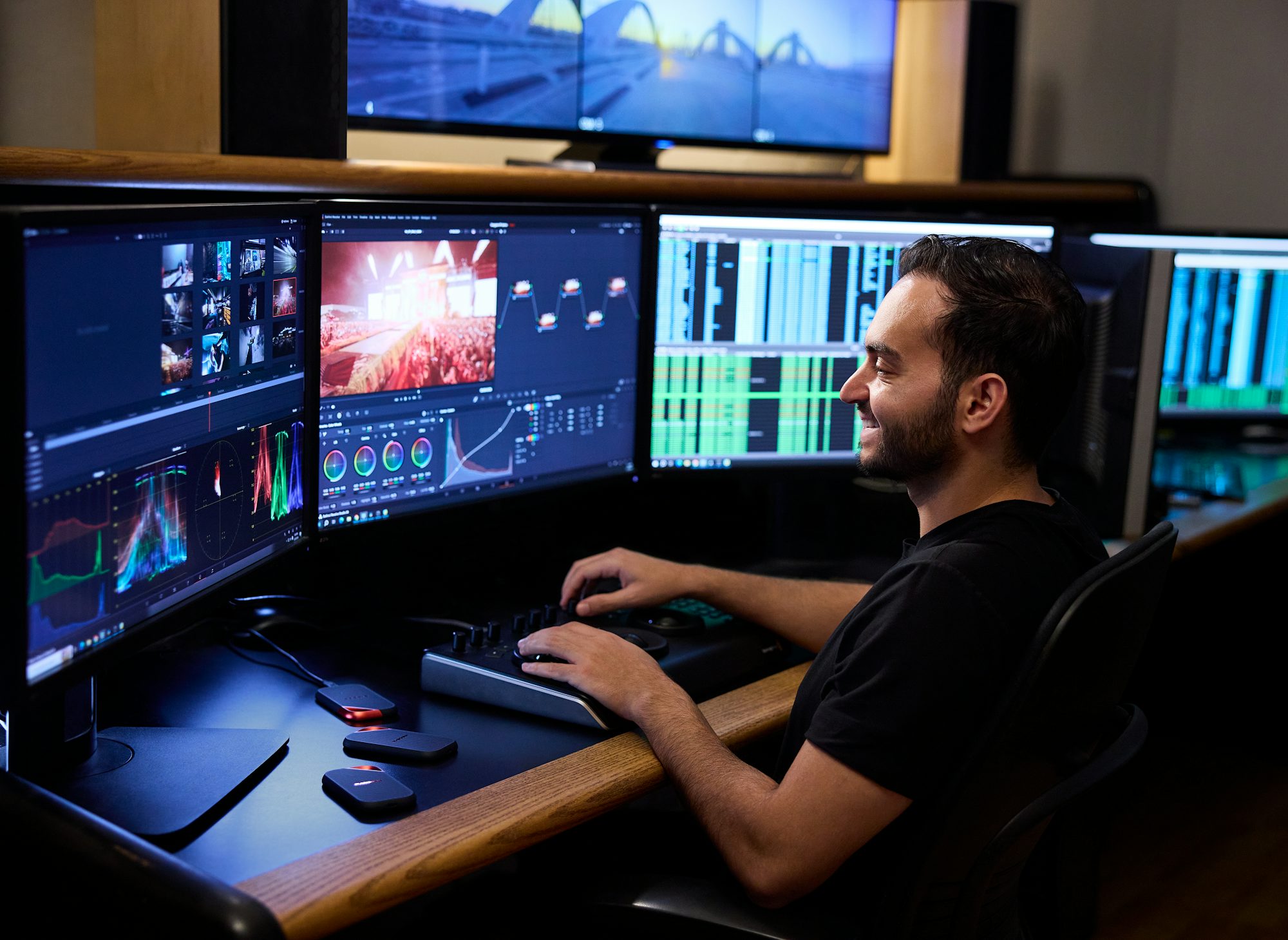 Video editor working across multiple monitors